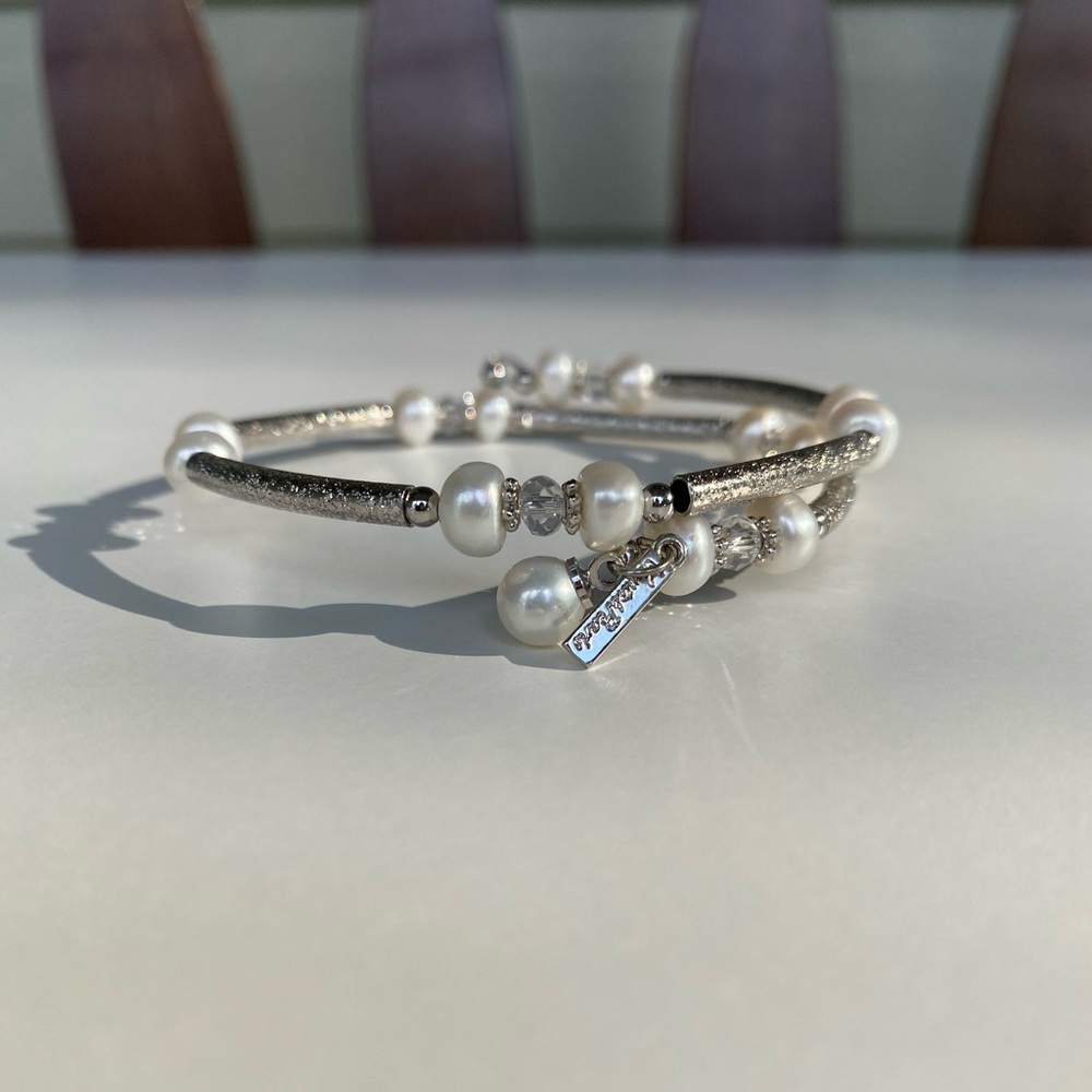 Vantel Pearls wire wrap bracelet